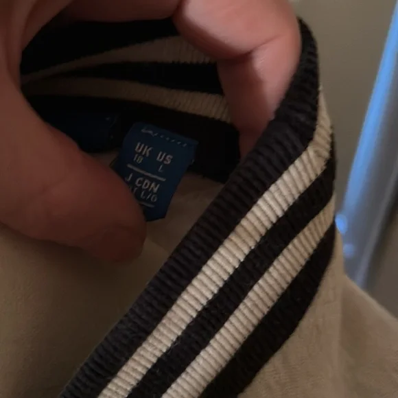 Super rare find, Adidas mock turtle beck, side slits, long sleeve. Size Large. - Picture 7 of 7